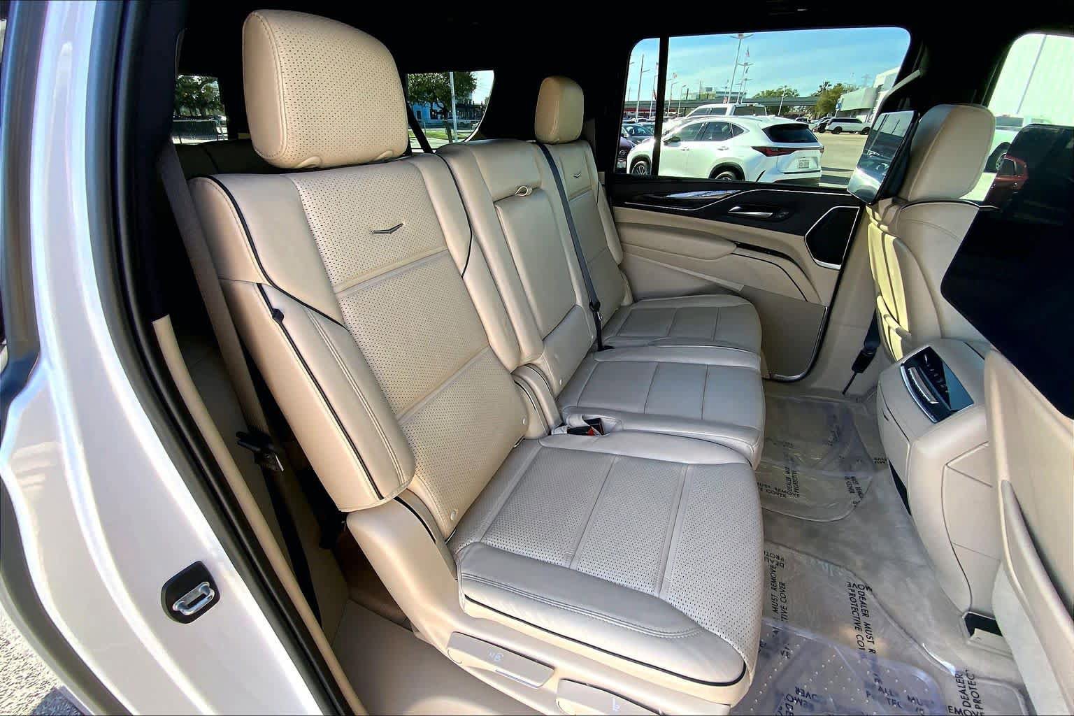 Used 2021 Cadillac Escalade ESV Premium Luxury w/ LPO, Illumination Package RWD image 20