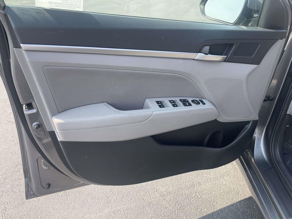 Used 2020 Hyundai Elantra SEL FWD image 15