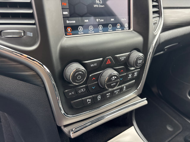 Used 2019 Jeep Grand Cherokee Laredo AWD/4WD image 21