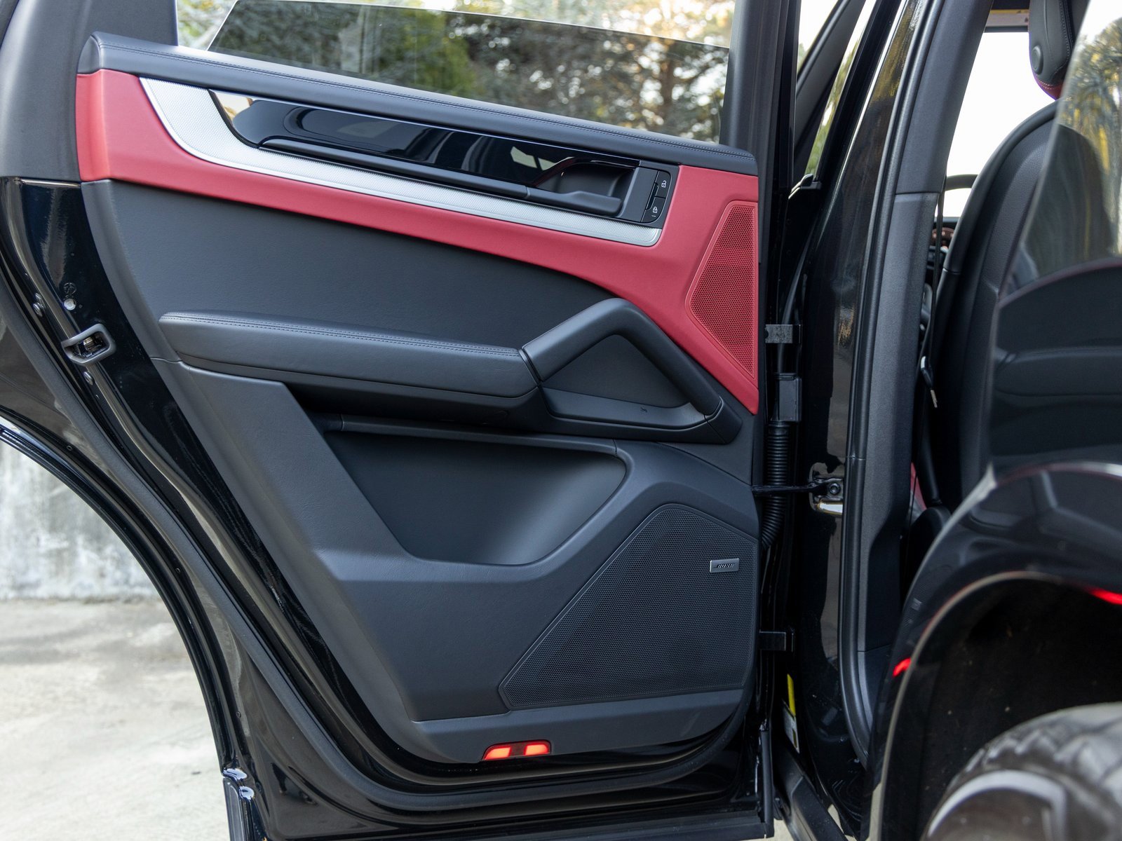 Certified 2025 Porsche Cayenne image 38