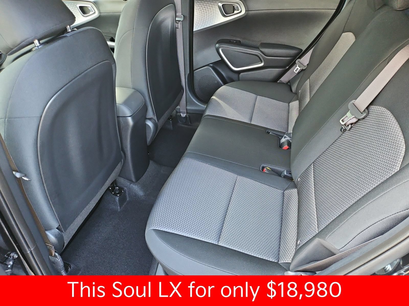 Used 2025 Kia Soul LX FWD image 33