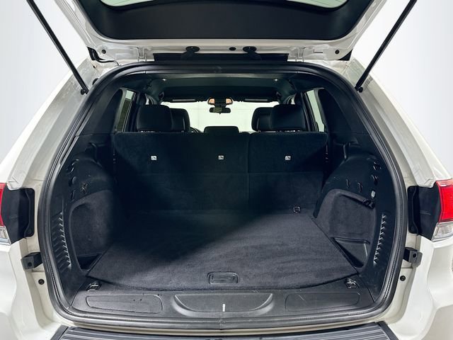 Used 2021 Jeep Grand Cherokee Laredo image 24