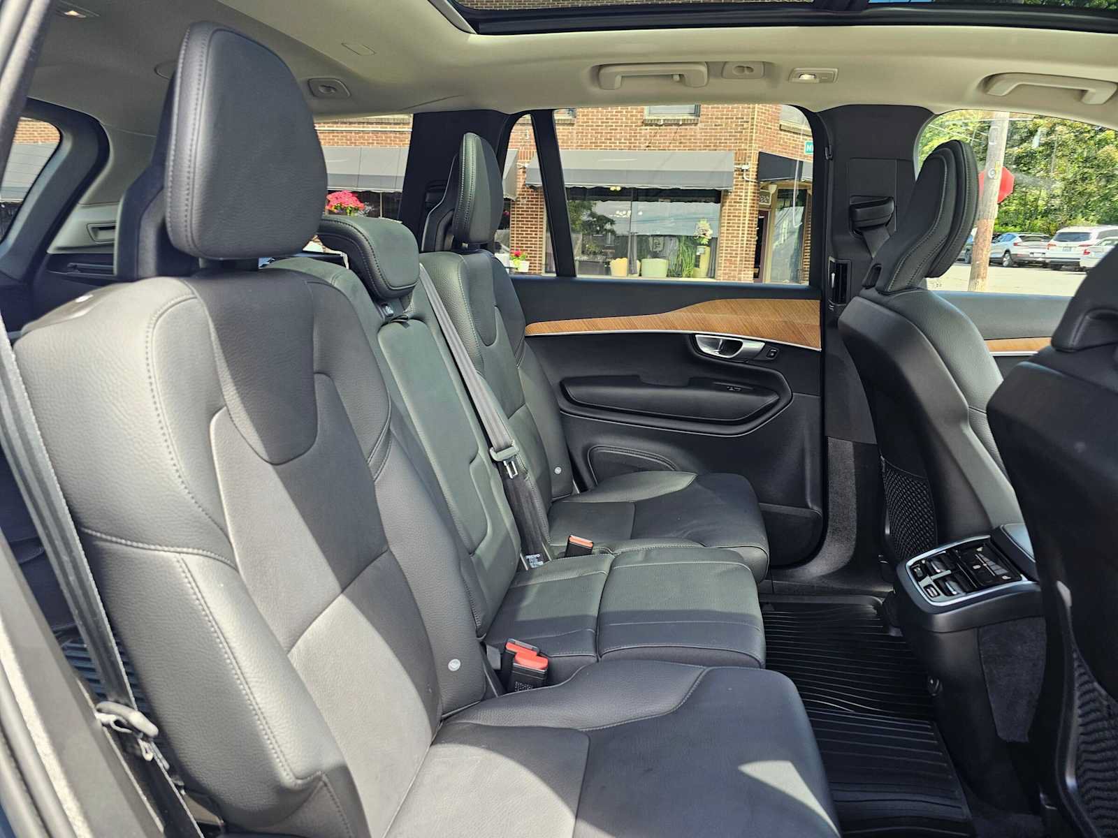 Certified 2024 Volvo XC90 B6 Plus w/ Protection Package Premier AWD/4WD image 14