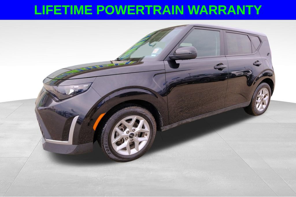 Used 2023 Kia Soul LX w/ LX Technology Package image 2
