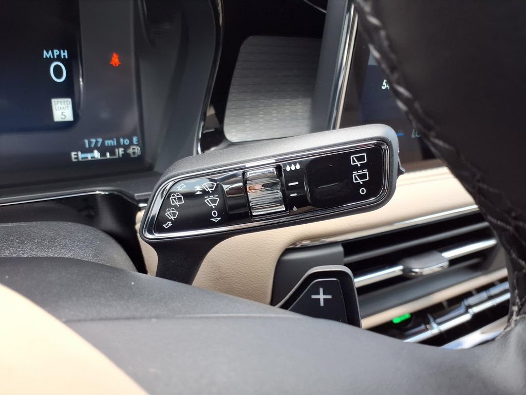 Used 2026 Lincoln Corsair Premiere FWD image 18
