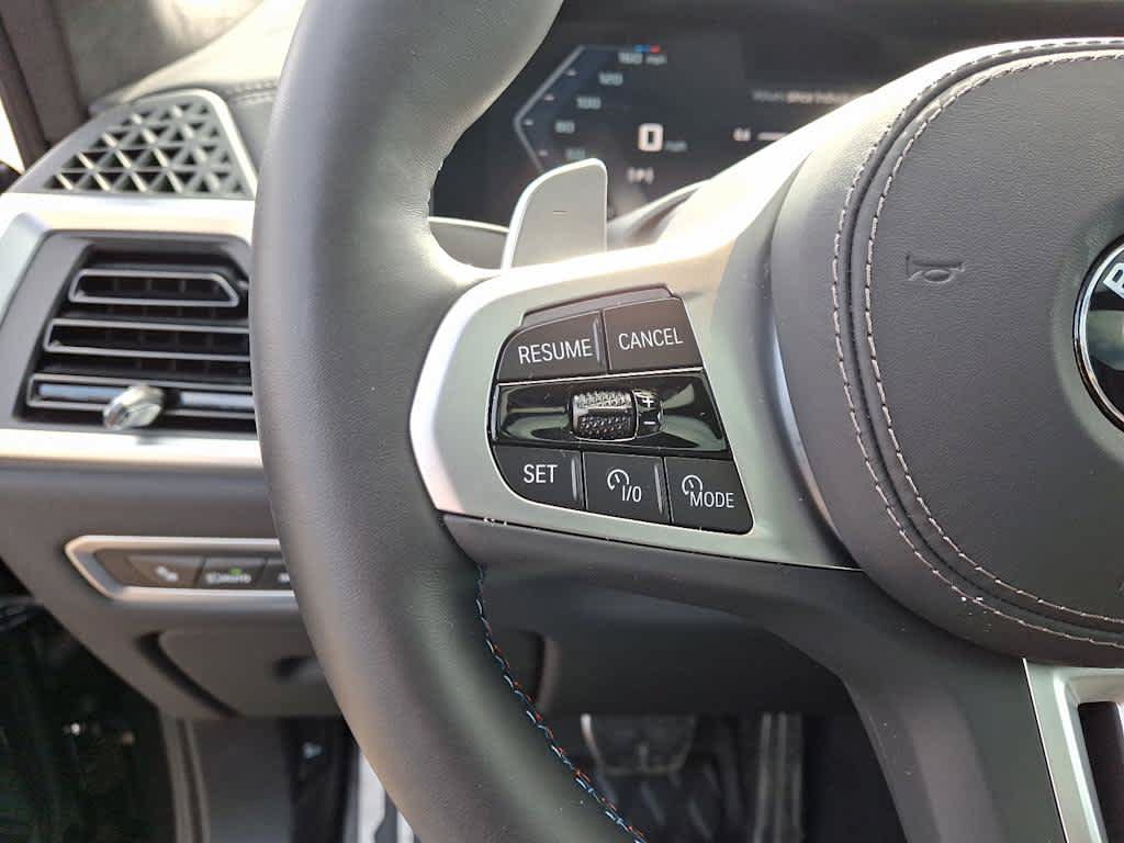 Used 2025 BMW X7 M60i AWD/4WD image 34