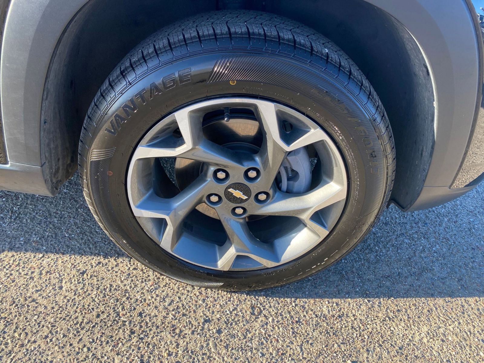Used 2025 Chevrolet Trax LT FWD image 31