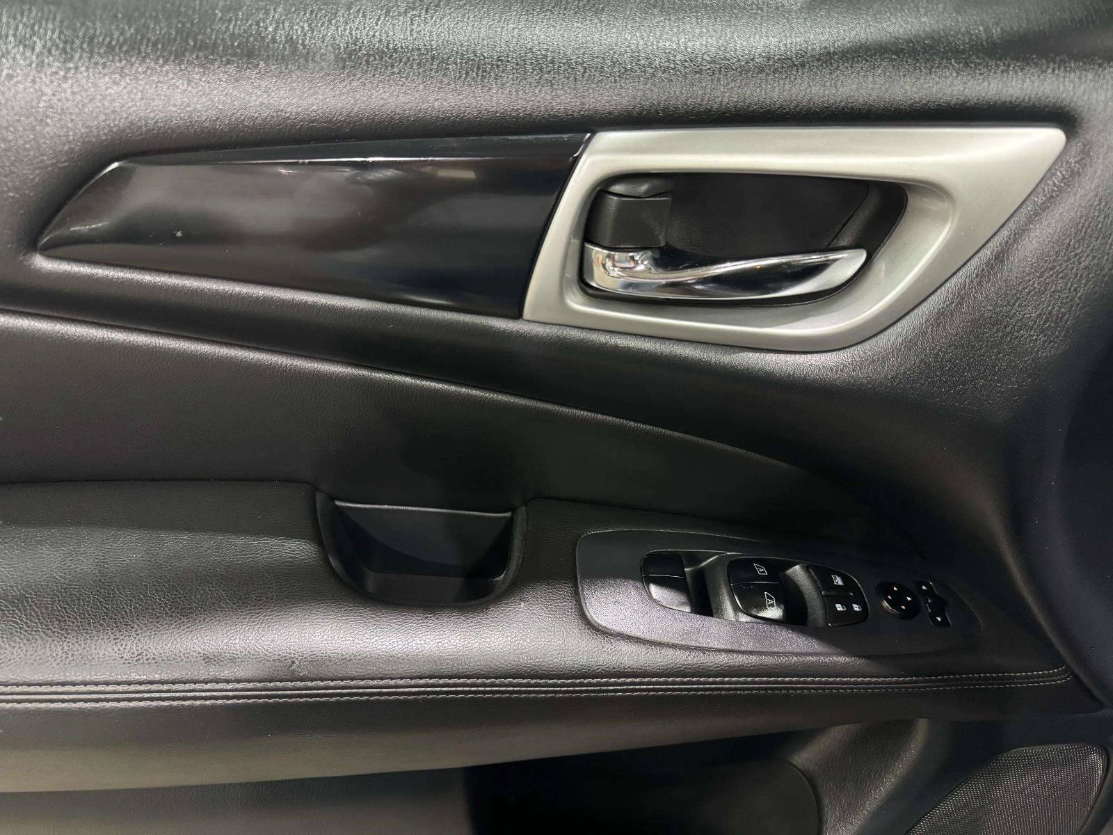 Used 2019 Nissan Pathfinder SV AWD/4WD image 23
