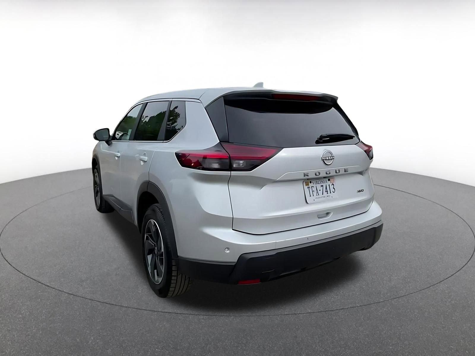 Used 2025 Nissan Rogue SV image 11