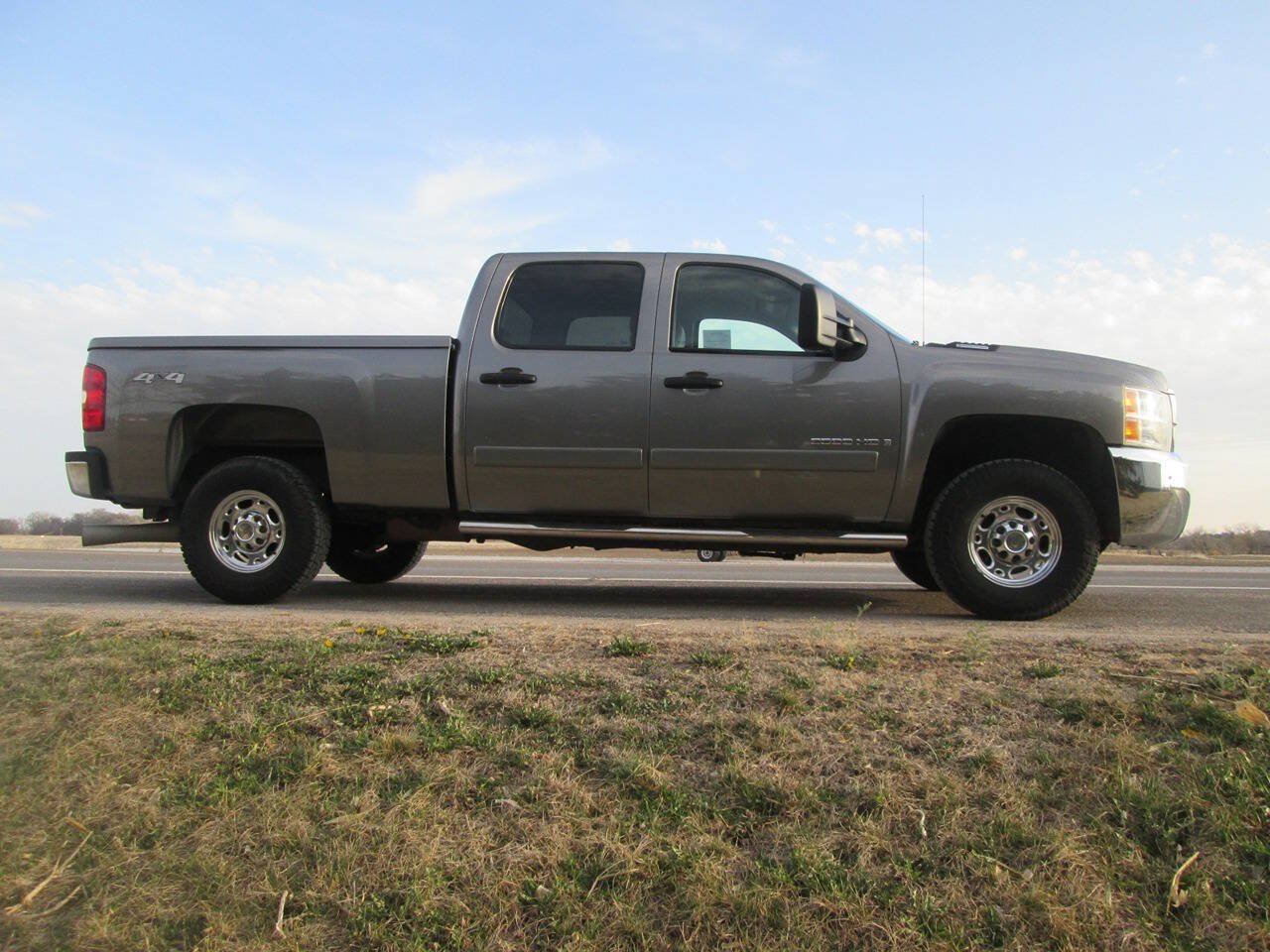 Used 2008 Chevrolet Silverado 2500 LT w/ Safety Package AWD/4WD image 5