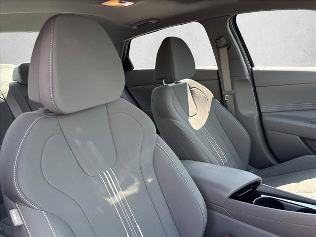 Used 2022 Hyundai Elantra SEL w/ Convenience + Premium Package FWD image 28