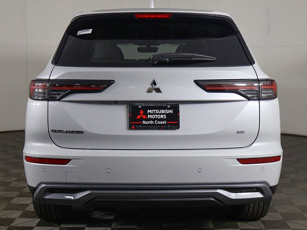 New 2026 Mitsubishi Outlander SE FWD image 14