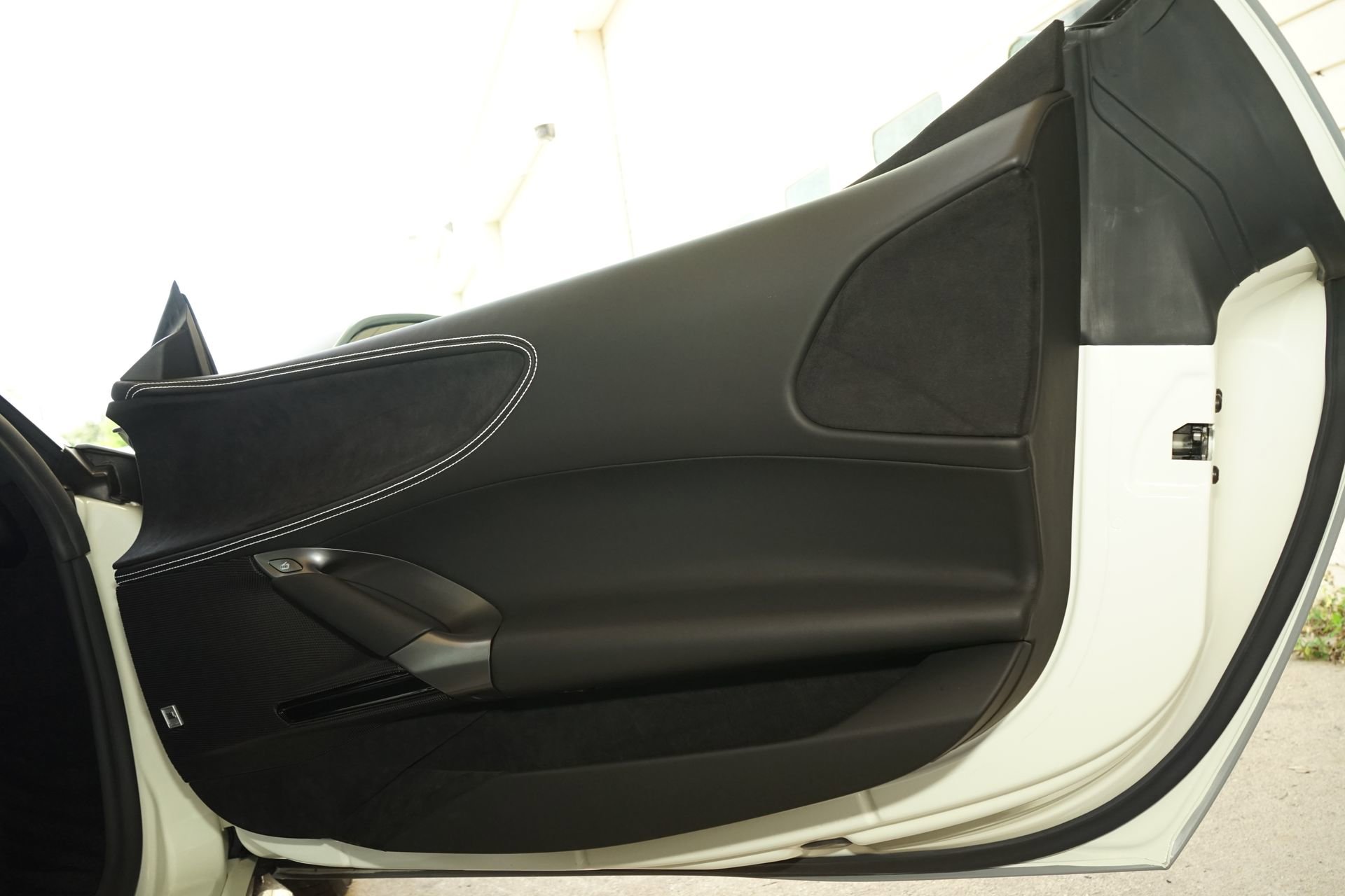 Used 2022 Ferrari SF90 Stradale image 24