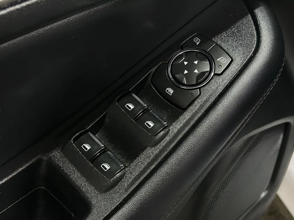 Used 2022 Ford Edge SEL image 17