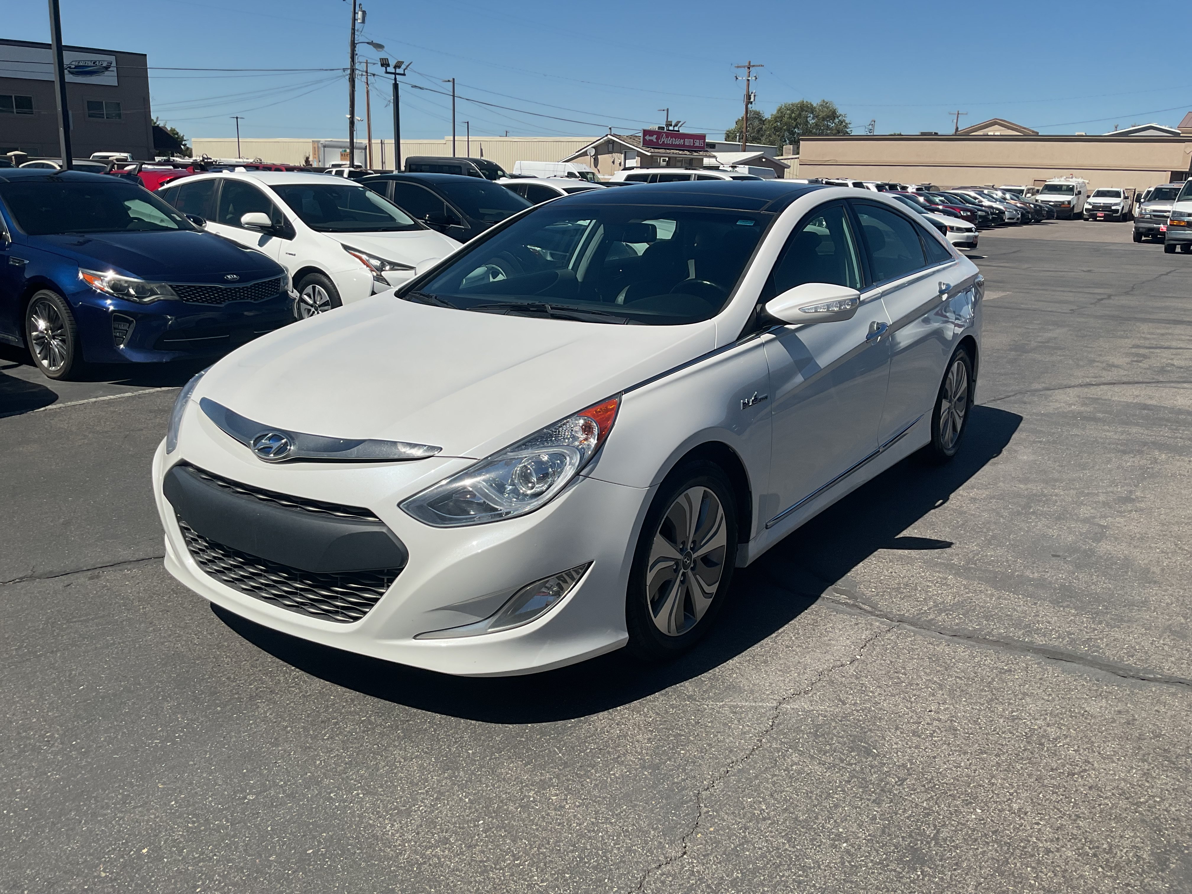 Used 2015 Hyundai Sonata Limited w/ Option Group 02 FWD image 2