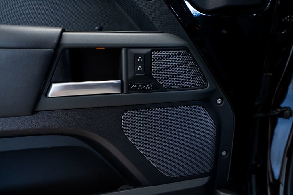 Used 2023 Land Rover Defender 110 X image 32