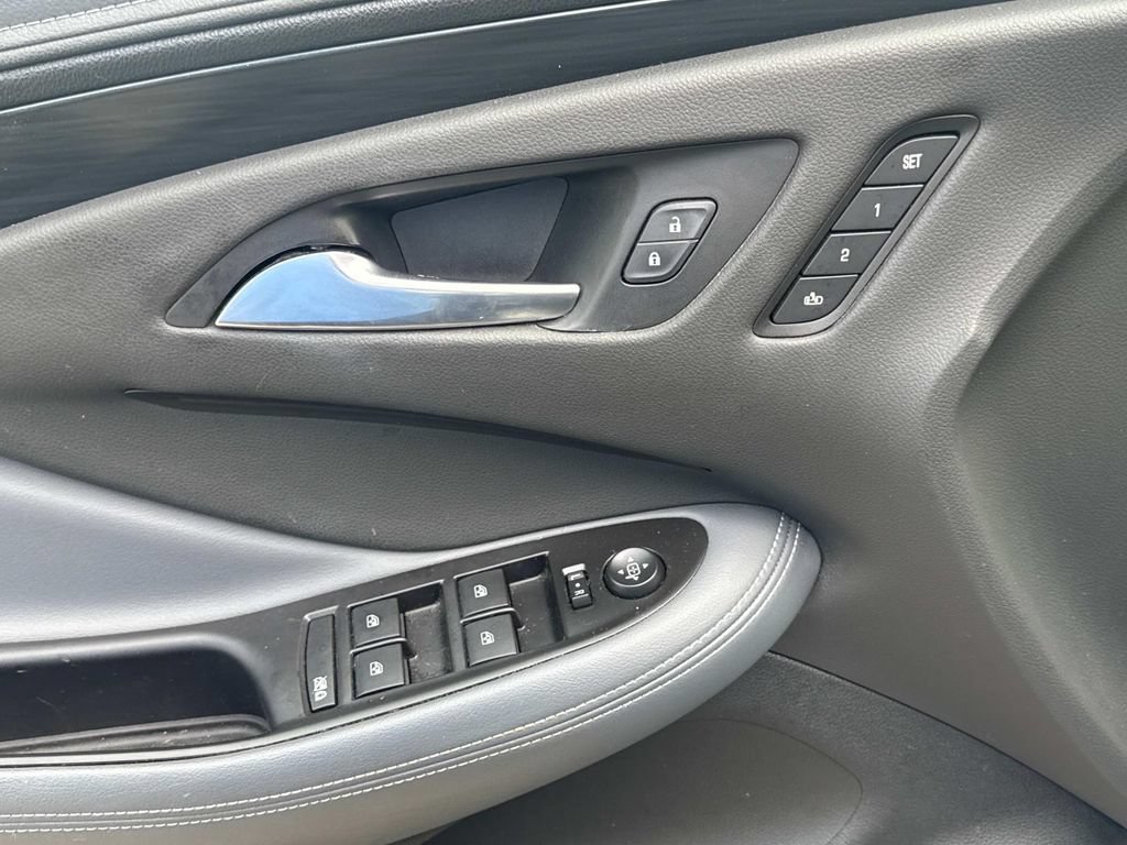 Used 2019 Buick Envision Essence FWD image 26