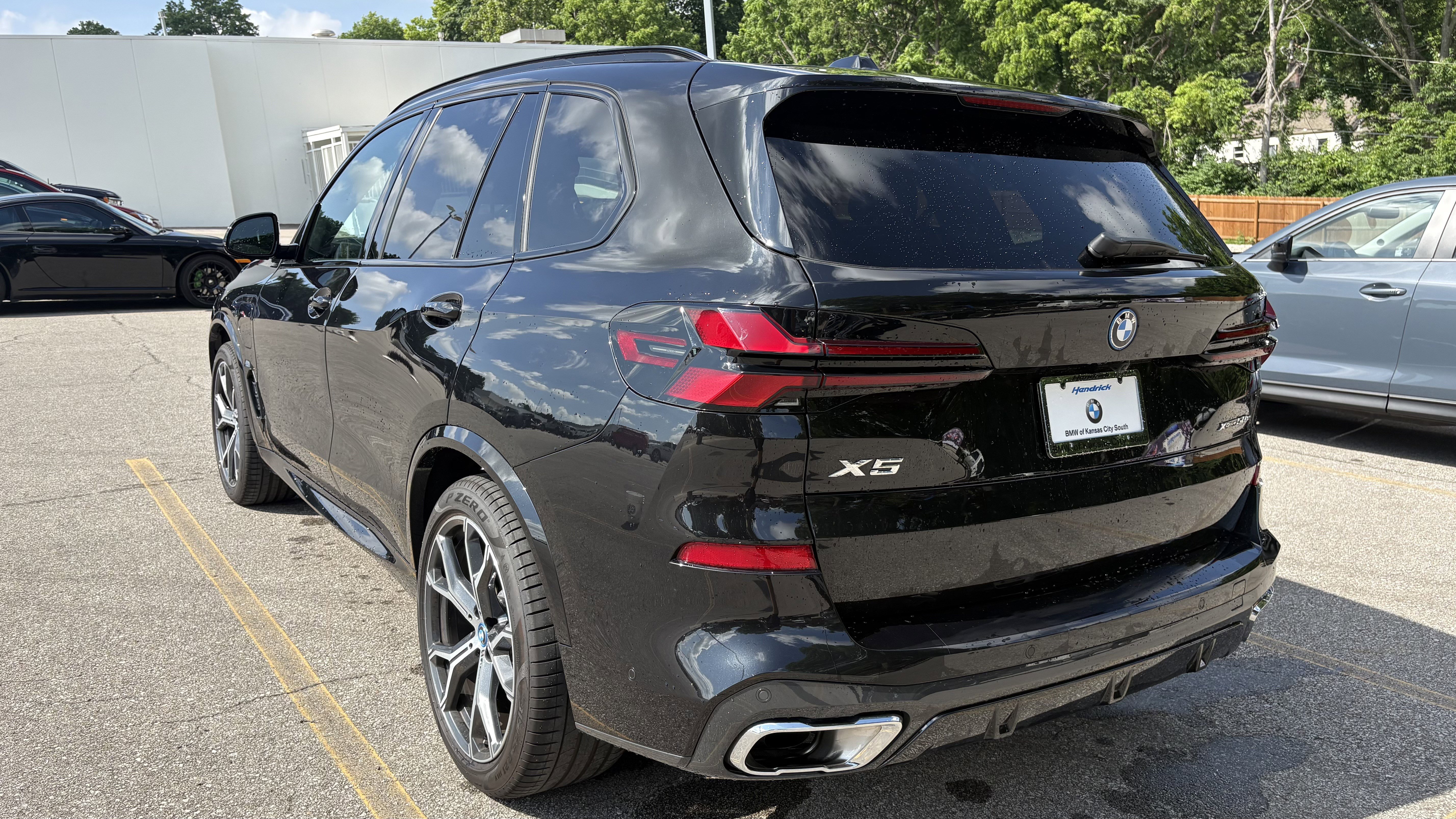 Used 2025 BMW X5 xDrive50e w/ M Sport Package AWD/4WD image 8