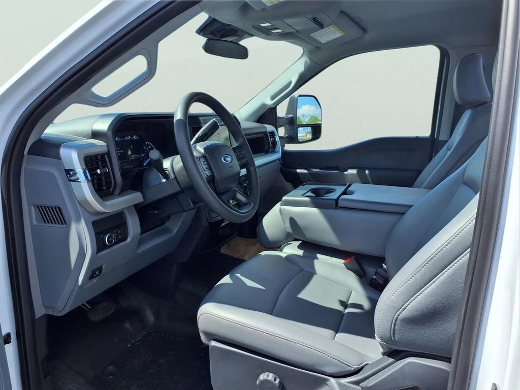 Used 2025 Ford F550 2WD Regular Cab Super Duty image 19