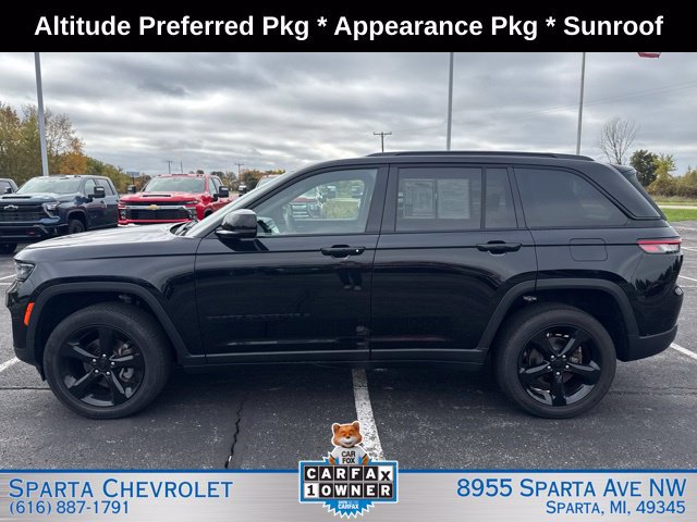 Used 2024 Jeep Grand Cherokee Altitude AWD/4WD image 6