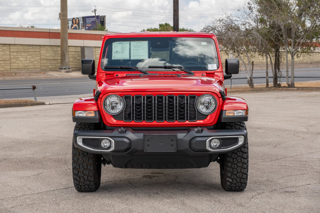 Used 2025 Jeep Gladiator Sport AWD/4WD image 3