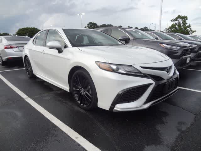 Used 2024 Toyota Camry XSE FWD image 3