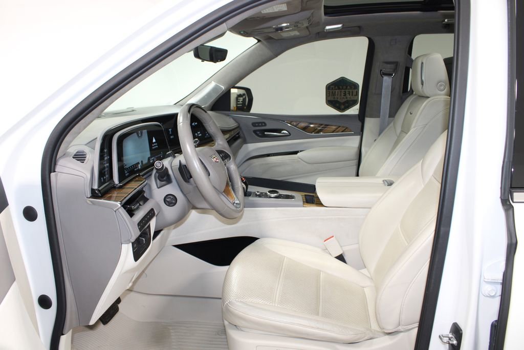 Used 2021 Cadillac Escalade Premium Luxury Platinum w/ Heavy-Duty Trailer Package image 23