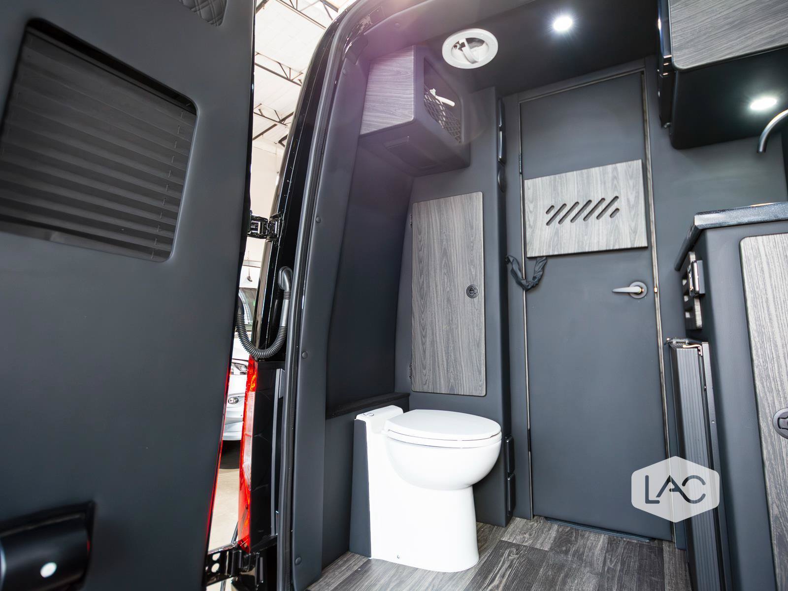 Used 2025 Mercedes-Benz Sprinter 2500 image 9