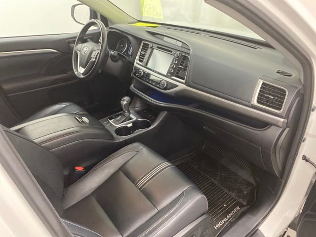 Used 2018 Toyota Highlander SE image 32