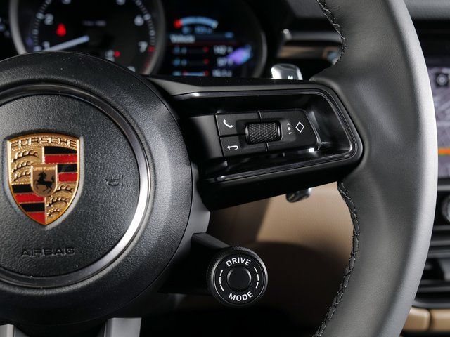 Certified 2026 Porsche Macan AWD/4WD image 23