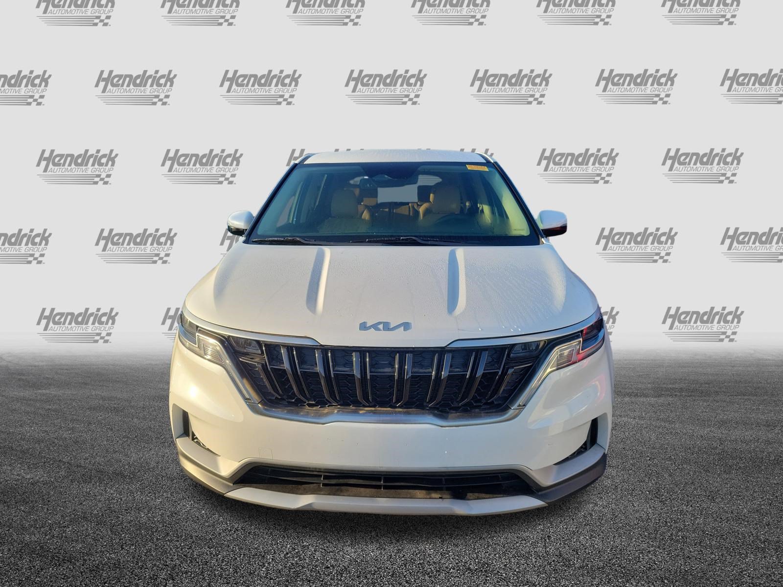 Used 2023 Kia Carnival LX FWD image 3