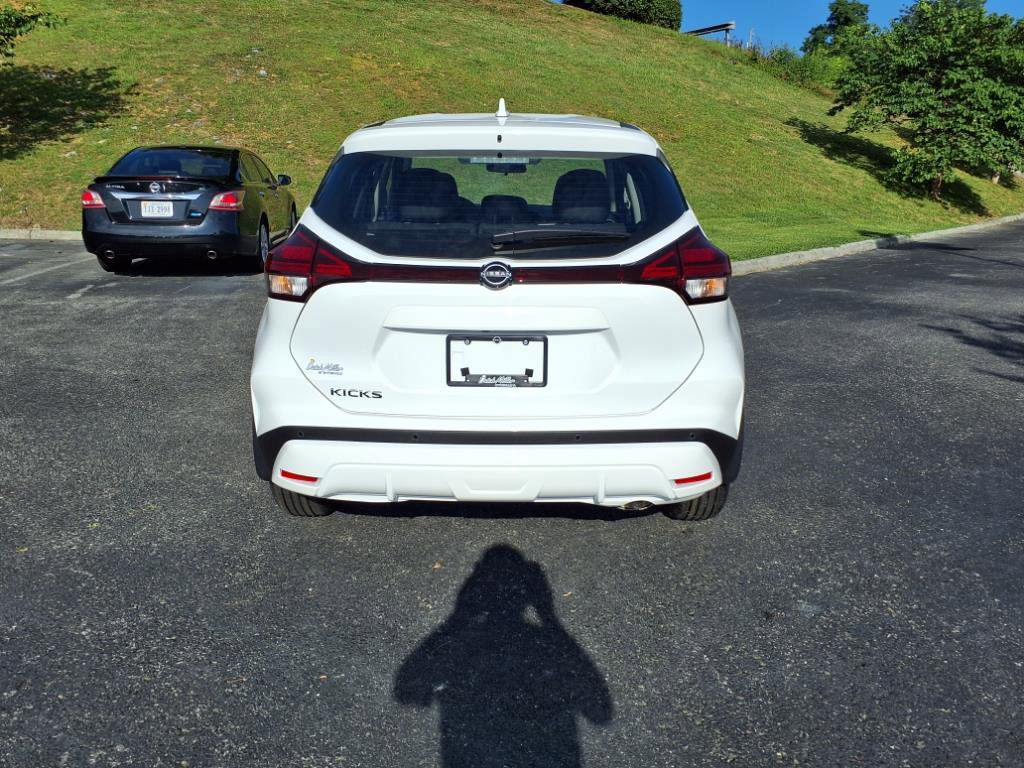 New 2025 Nissan Kicks Play S FWD image 5