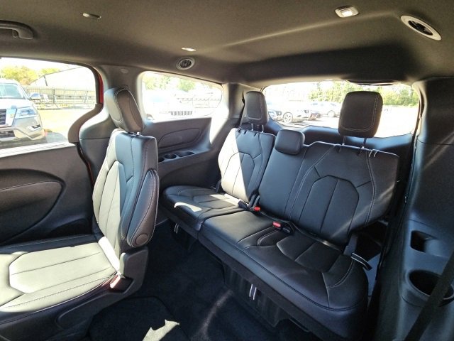 New 2026 Chrysler Pacifica Select image 32