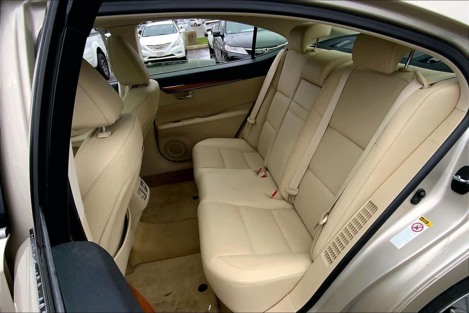 Used 2014 Lexus ES 300h w/ Premium Package w/Bamboo Trim image 21