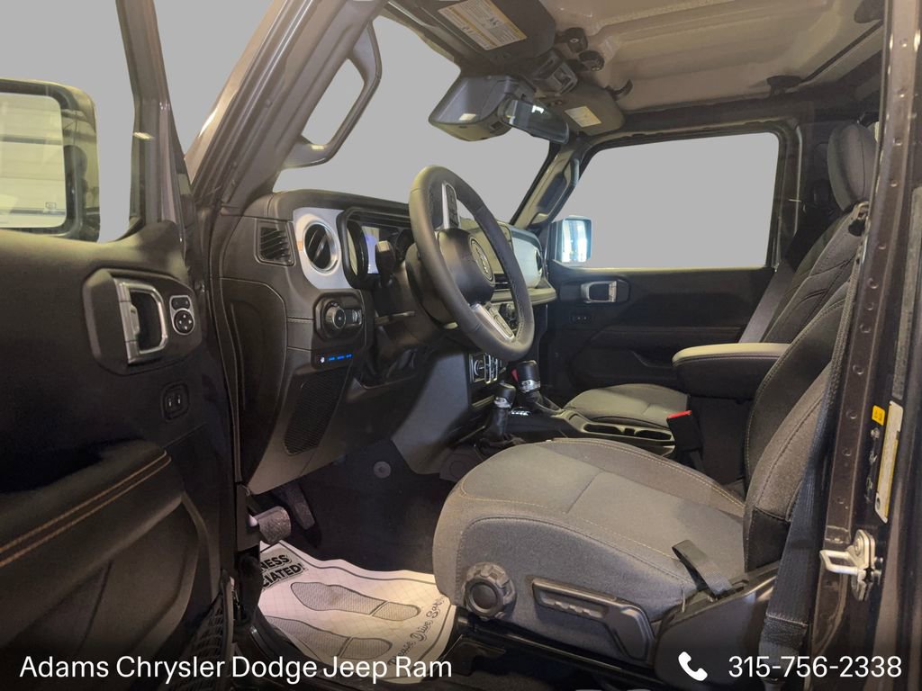 Used 2025 Jeep Wrangler Unlimited Sahara w/ Safety Group AWD/4WD image 13