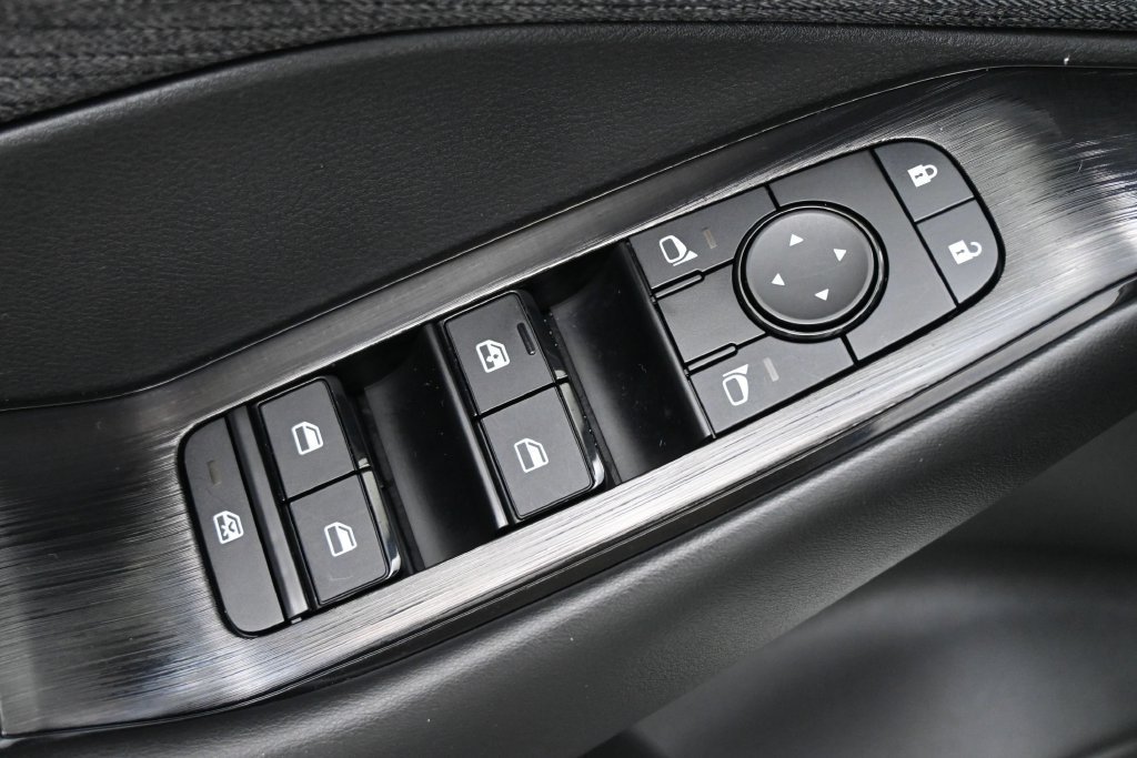 Used 2023 Nissan Rogue S FWD image 4