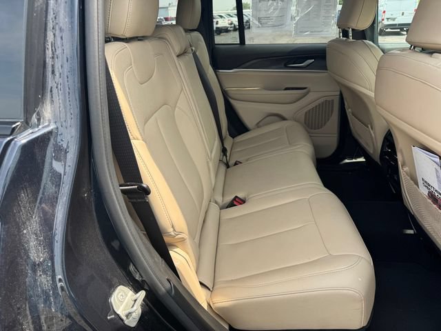 Certified 2023 Jeep Grand Cherokee Limited AWD/4WD image 16