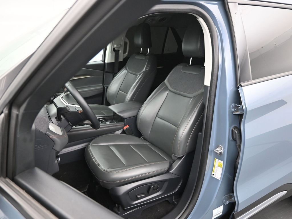 Used 2025 Ford Explorer Active w/ Active Comfort Package image 9
