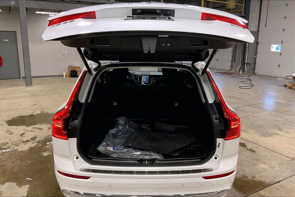 Certified 2023 Volvo XC60 B5 Plus w/ Climate Package AWD/4WD image 35