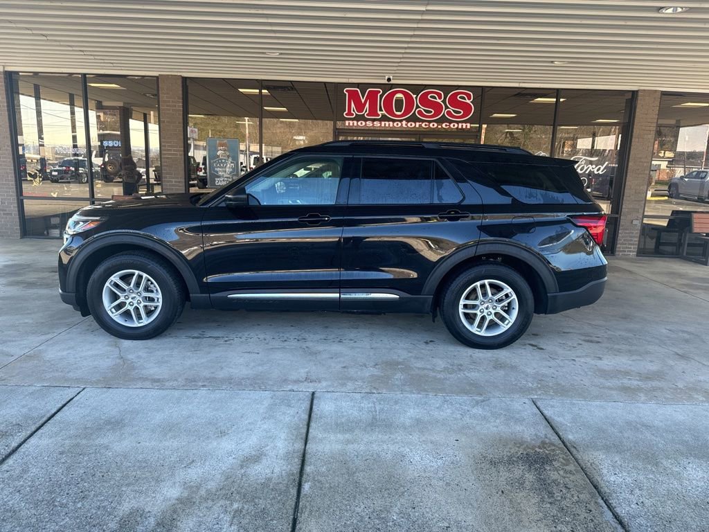 Certified 2025 Ford Explorer Active w/ Active Comfort Package RWD image 7