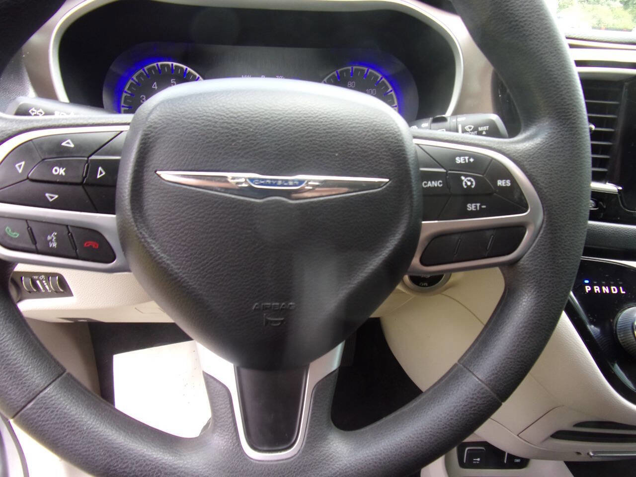 Used 2017 Chrysler Pacifica Touring image 26