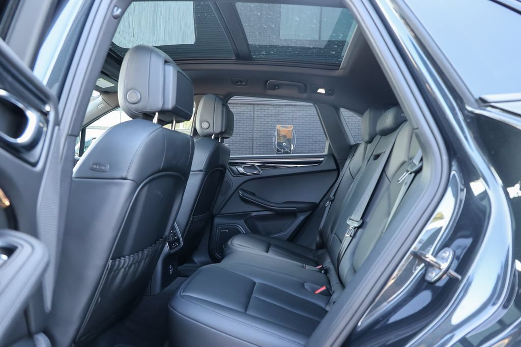 Certified 2026 Porsche Macan Turbo AWD/4WD image 38
