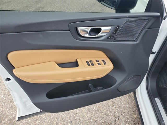 Certified 2023 Volvo XC60 B5 Ultimate w/ Climate Package image 10