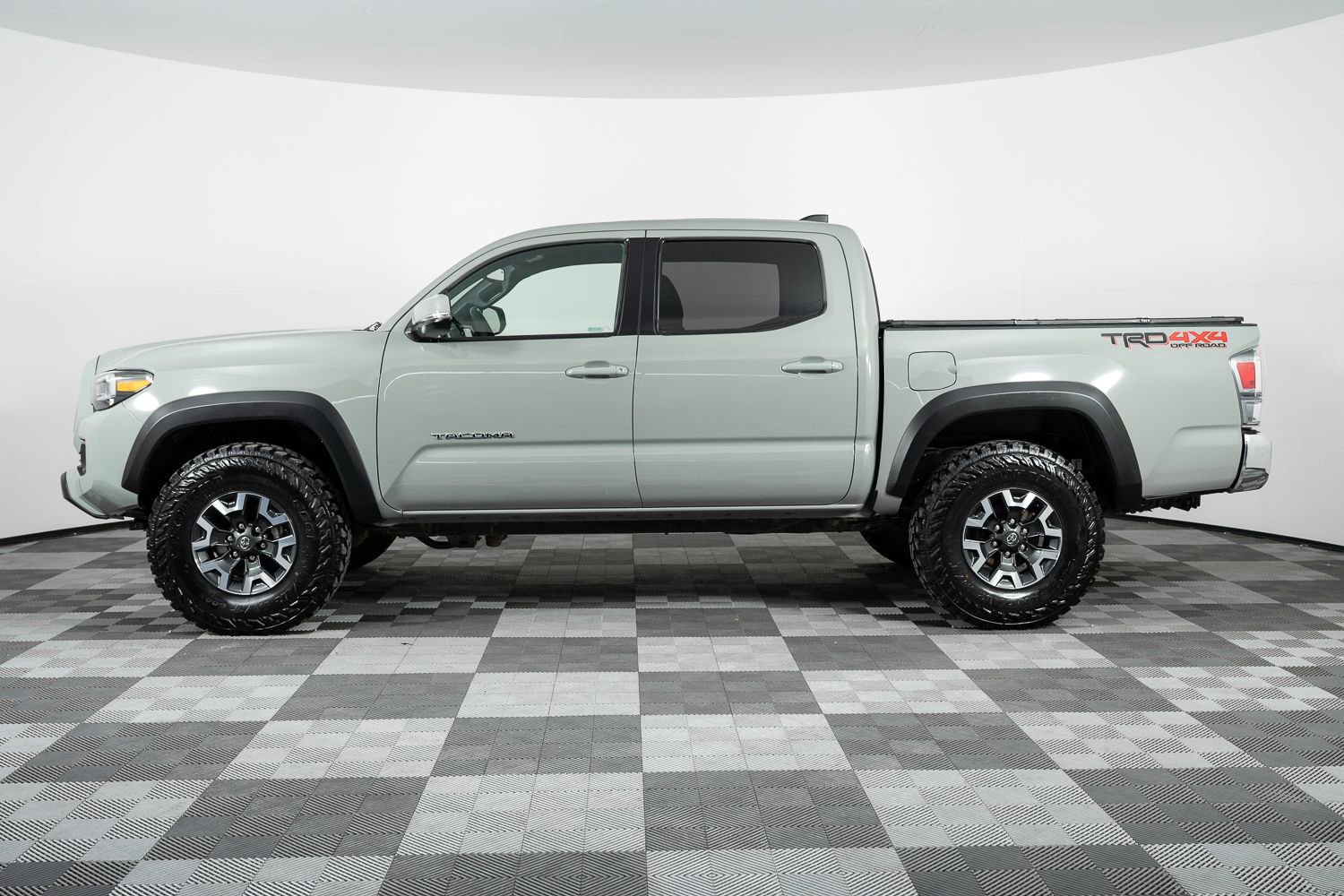 Used 2023 Toyota Tacoma TRD Off-Road image 3