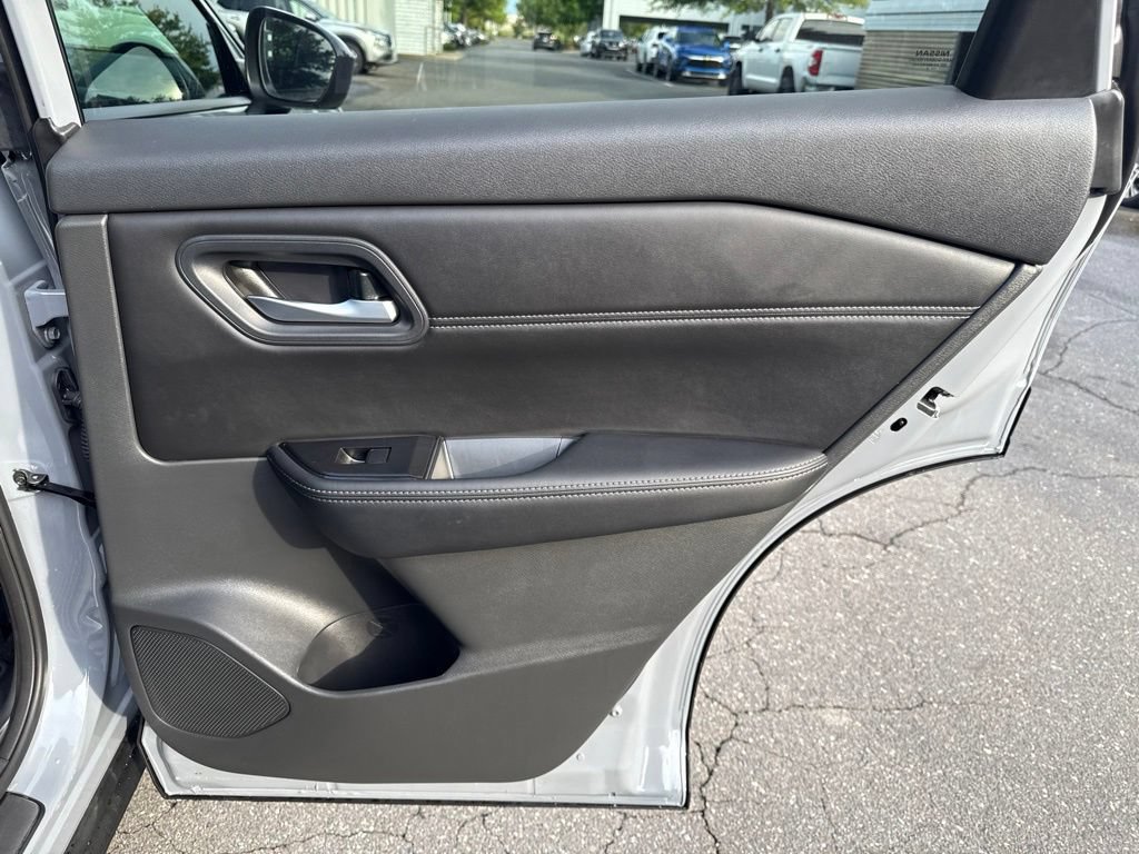 Certified 2026 Nissan Rogue Dark Armor FWD image 32