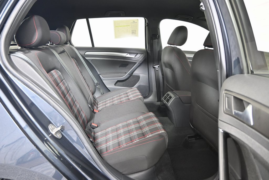 Used 2018 Volkswagen Golf 4-Door image 16