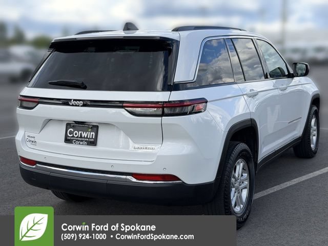 Used 2024 Jeep Grand Cherokee Laredo w/ Trailer Tow Package AWD/4WD image 15
