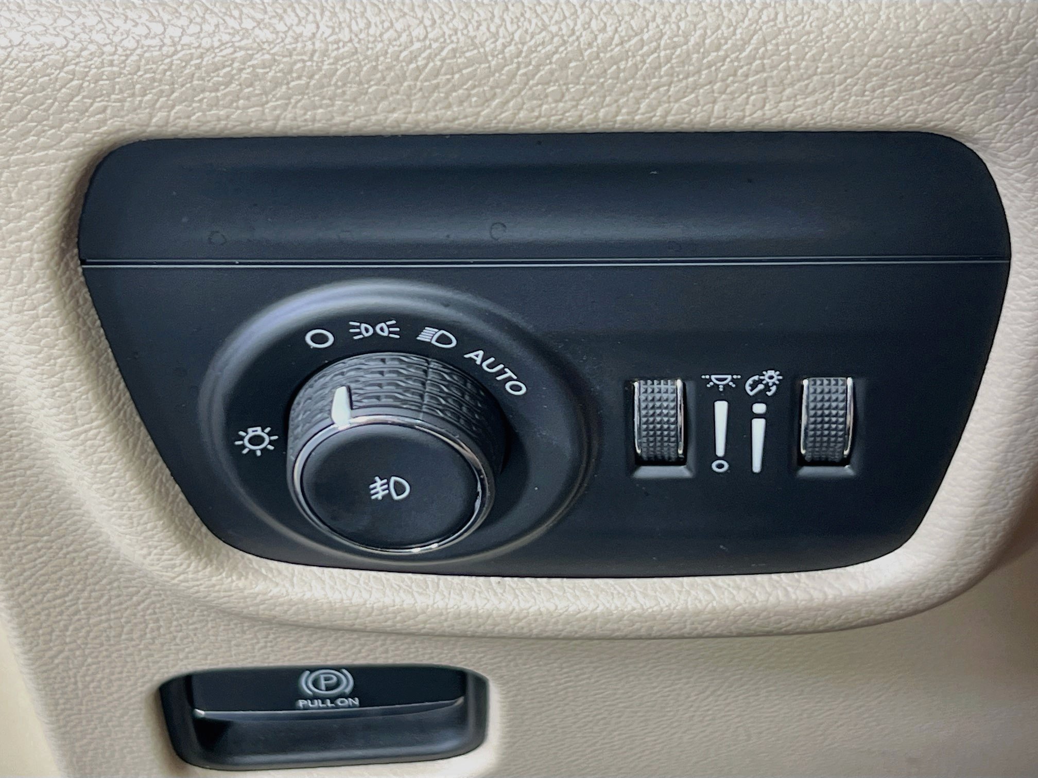 Used 2023 Jeep Grand Cherokee Limited AWD/4WD image 10