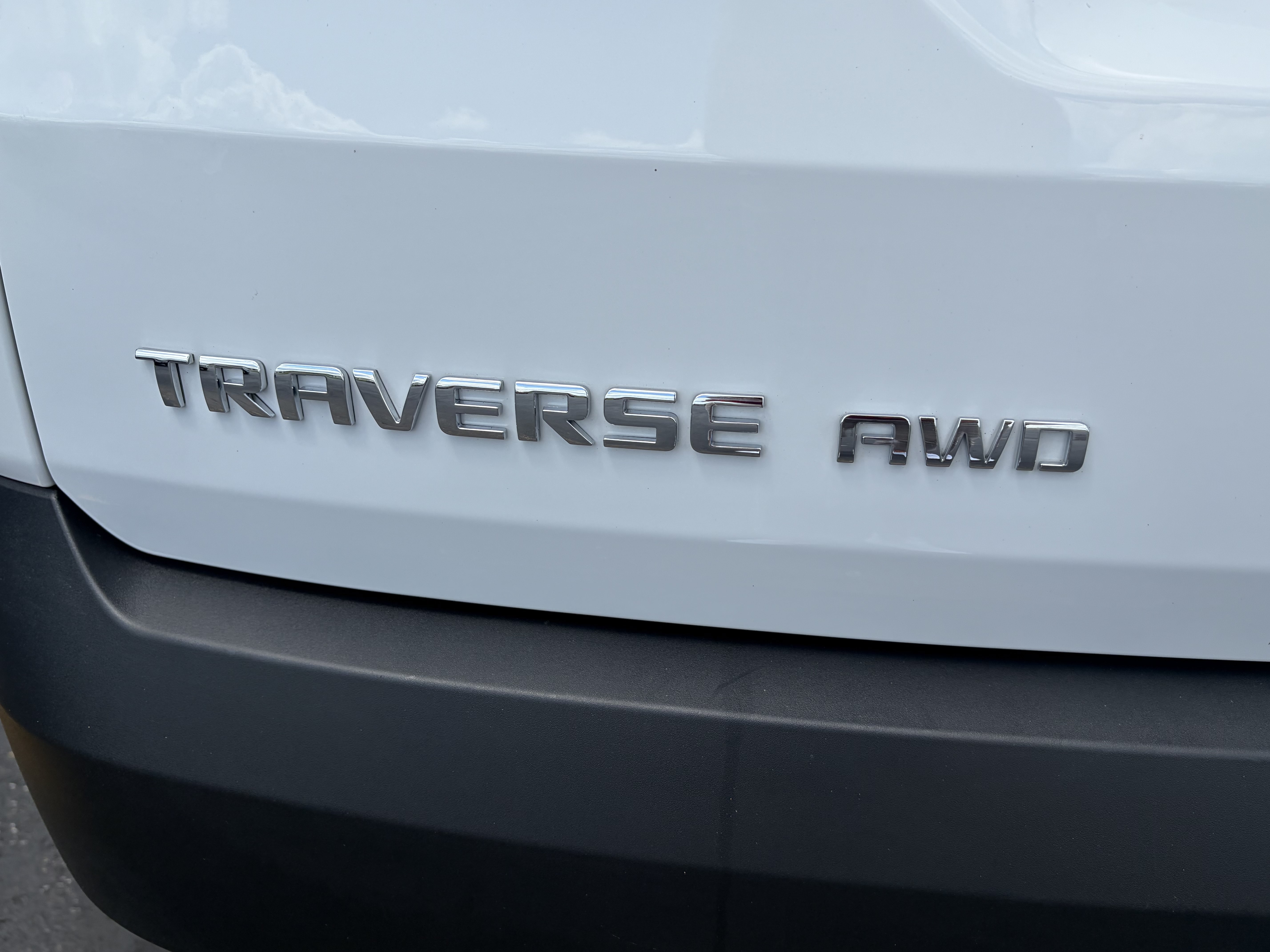 Used 2023 Chevrolet Traverse LT w/ LT Premium Package AWD/4WD image 5