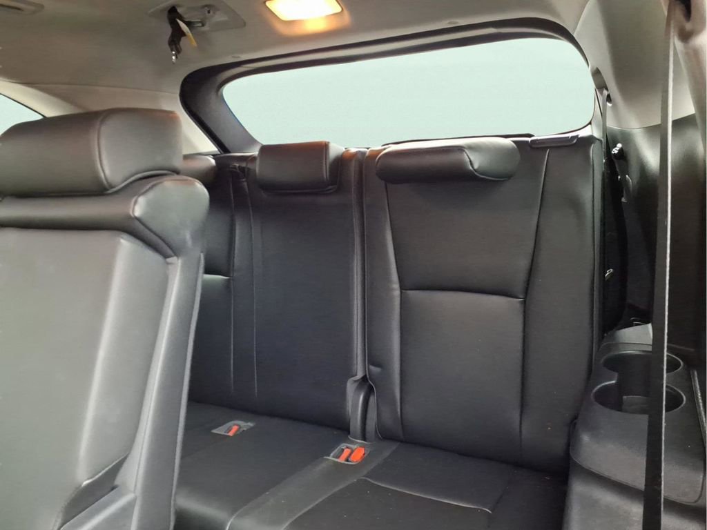 Used 2021 Toyota Highlander XLE image 10